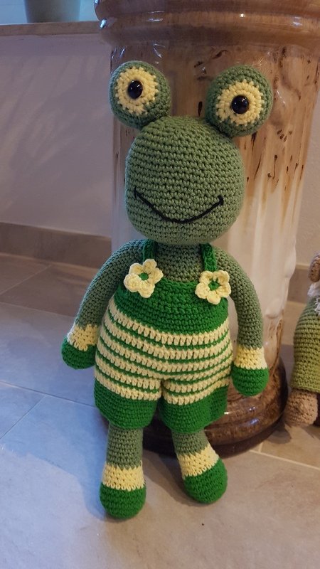 Froggy - Häkelanleitung Frosch mit Latzhose