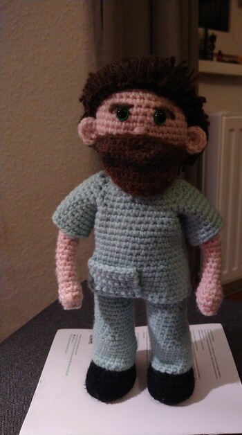 Ein Krankenpfleger... Anleitung ist sehr gut verständlich... hat Spaß gemacht... 👍