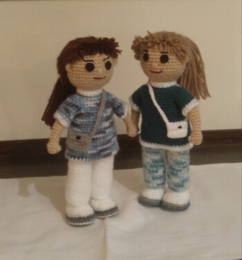 Hallo, wir sind Franzi und Lea.