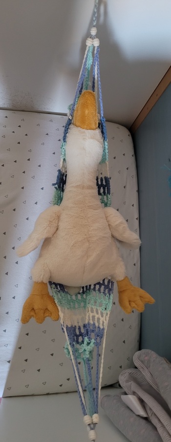 #Hängematte #Kuscheltiere Hängt zwischen den Bettseiten.