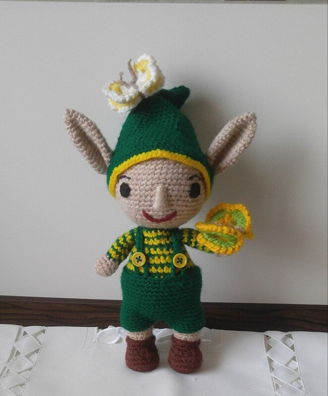 Häkelanleitung Wichtelchen Fynn mit den Schmetterlingen