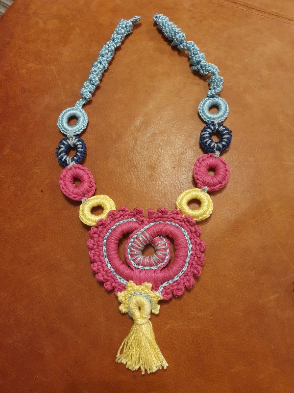 Collier "INDIA"