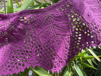 Tolle Anleitung, ab und zu musste - wie in der Anleitung schon angemerktt- zurückgestrickt werden, aber der Aufwand hat sich gelohnt.