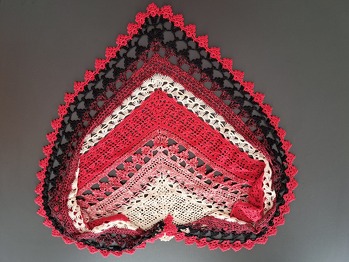 Mein zweites Flower-Wonder-Tuch und ein drittes ist gerade in Arbeit. Das spricht eindeutig für diese Anleitung und dieses Design.