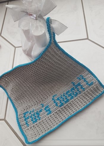 Ich hab gleich noch einen Waschlappen  gehäkelt.
Das wird ein Geschenk für eine Freundin.