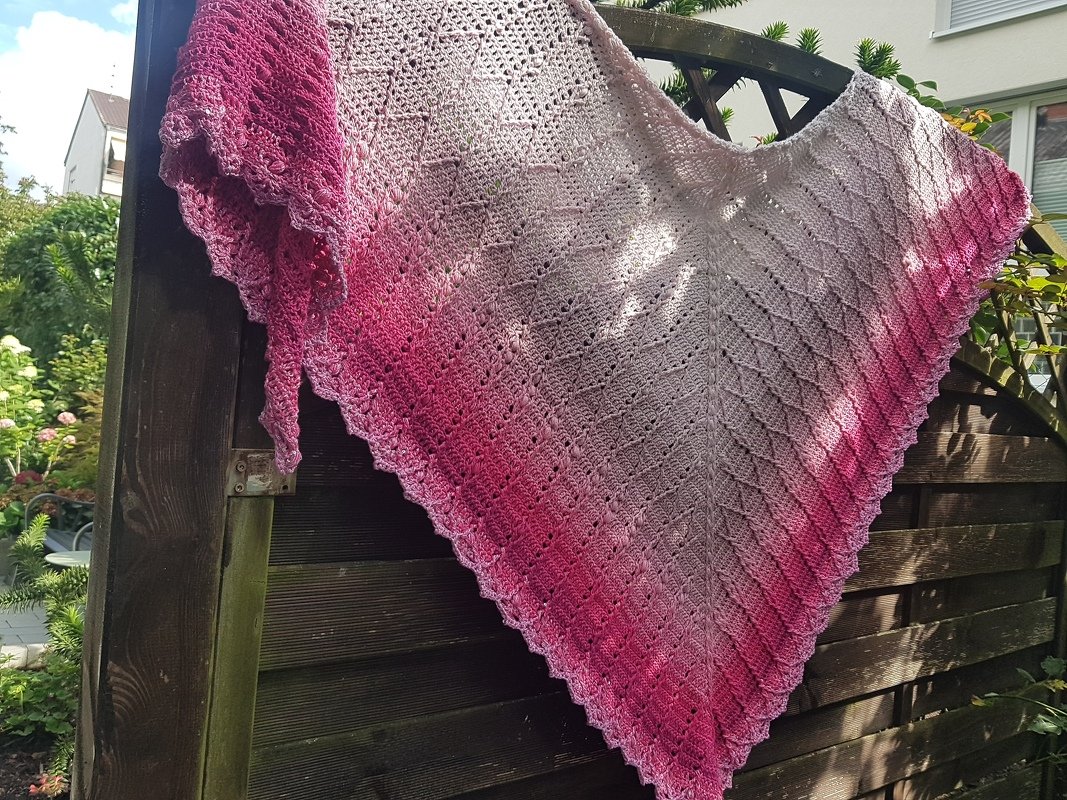 &quot;Malawi&quot; flat triangular scarf - crochet pattern