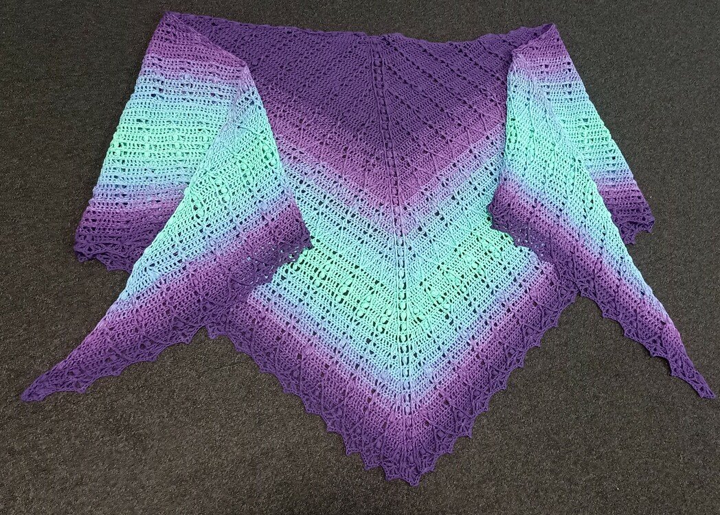 &quot;Malawi&quot; flat triangular scarf - crochet pattern