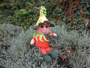 Anleitung war super beschrieben, hat großen Spaß gemacht, diesen kleinen Kerl
nachzuhäkeln.