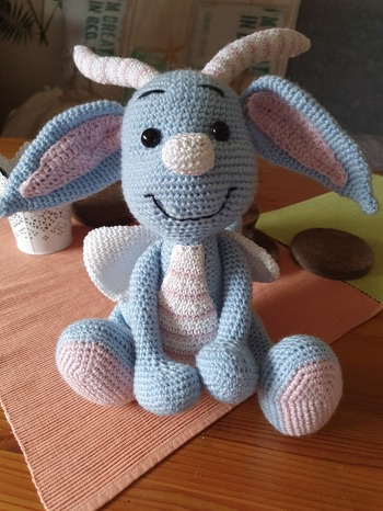So niedlich und genau die richtige Größe. Die Anleitung ist verständlich und es macht Spaß zu häkeln. Mein Enkelkind liebt ihren Babydrachen💕👍Vielen Dank für diese gute Anleitung 🙏
