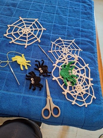 Klappt super, ich habe nur die Spinne umgedreht, da die kurzen Beine im Normalfall vorne sind.