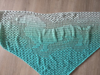 #dackel #tuch
Eine tolle Anleitung 🥰 hat Spaß gemacht,  nur die bildliche Darstellung ist etwas arg winzig🙈😅
Ich habe 2 Fehler drin diese aber erst entdeckt als ich fertig  war daher dürfen die bleiben hihi.