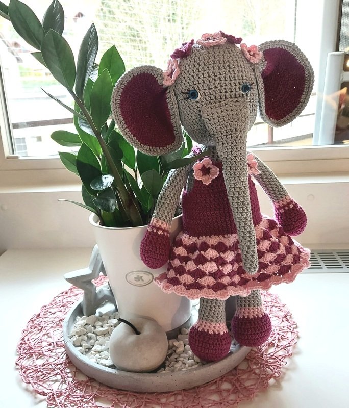 Miss Ella - crochetpattern elephant
