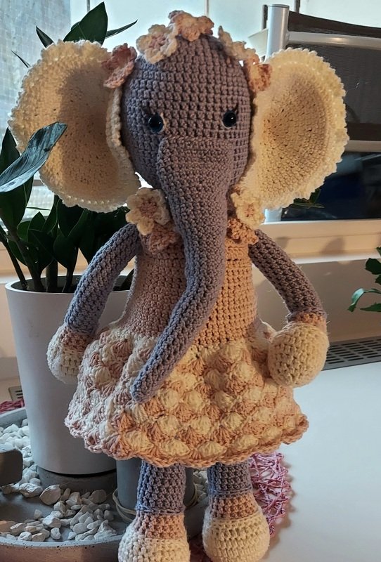 Miss Ella - crochetpattern elephant