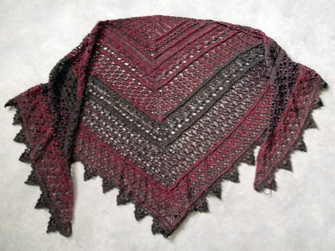 Häkelanleitung für Dreieckstuch "Never give up!" in zwei Varianten