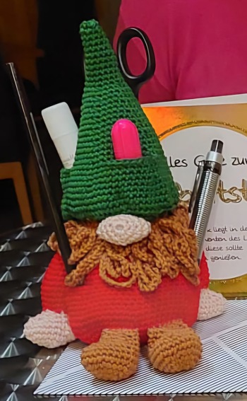 Gut nach der Anleitung zu arbeiten. Sind heuer meine Geburtstags- und Weihnachtsgeschenke. Die Beschenkten waren begeistert.