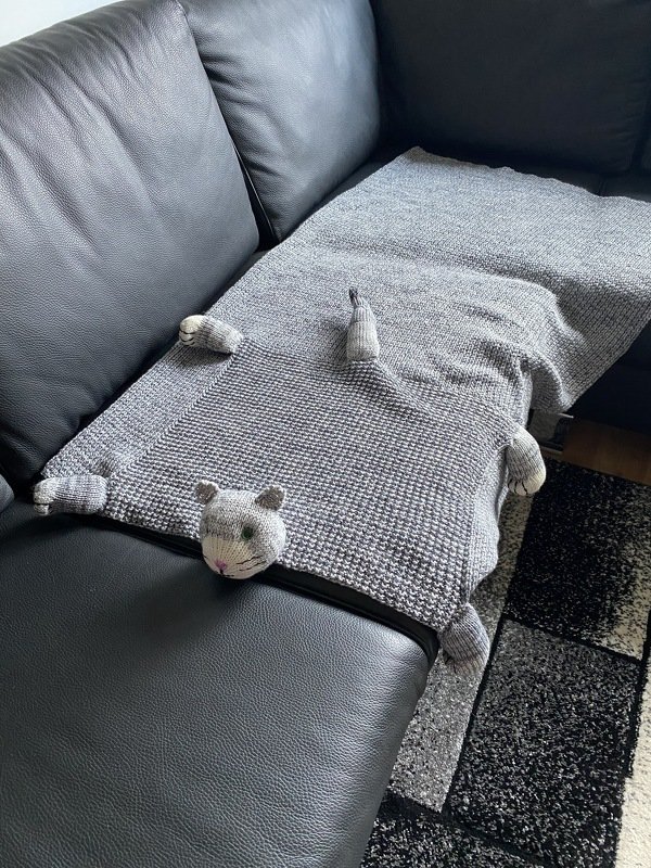 252E – Knitted Baby Blanket MIEZI