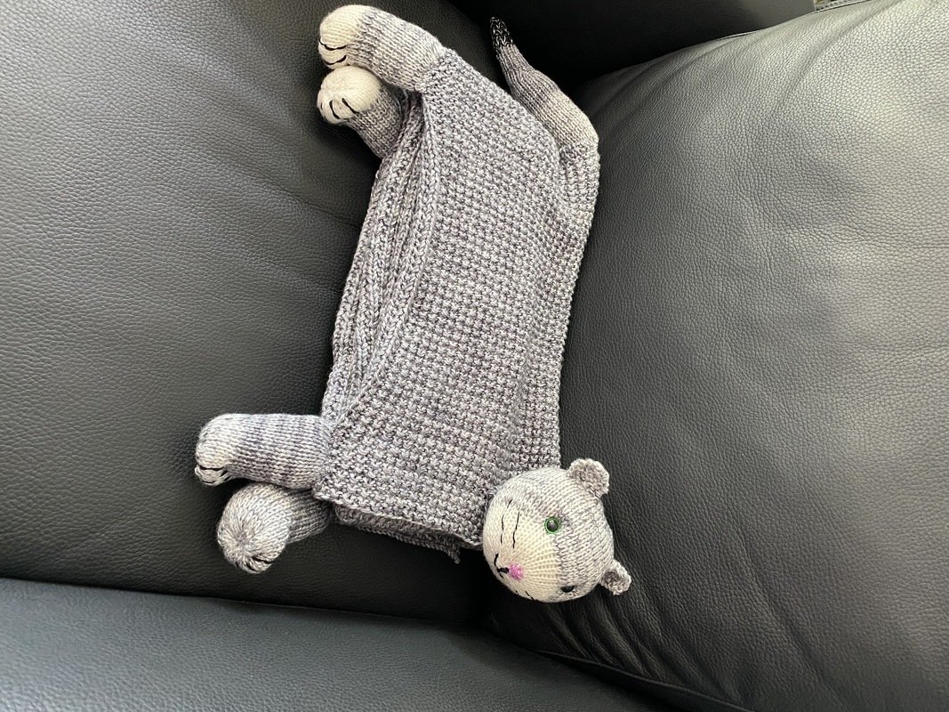 252E – Knitted Baby Blanket MIEZI