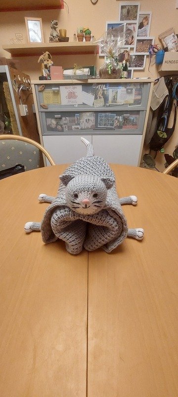 252E – Knitted Baby Blanket MIEZI