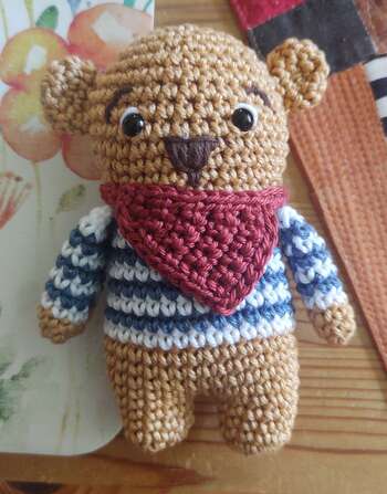 Ich nenne ihn Scaredy Bear, weil er etwas verschreckt aussieht ;-)