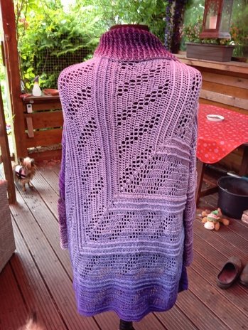 2400ll / 4 f Nadel 3.5
Bobbeln von Wolle Kunterbunt mit Herz ❤️