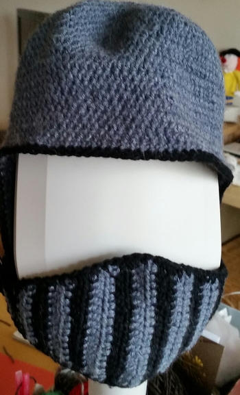 Ihr Liebe nein Helm ist fertig. Ich freue mich darüber und empfehle diese Anleitung samt demwunderschönen Helm.