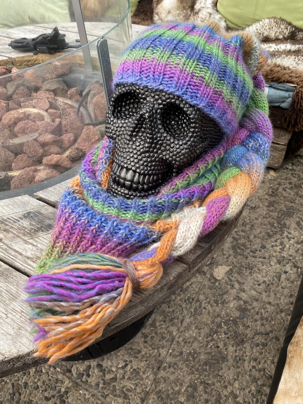 GESTRICKTE Mütze LUKAS mit geflochtenen Zopf