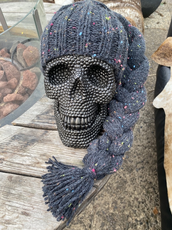 GESTRICKTE Mütze LUKAS mit geflochtenen Zopf