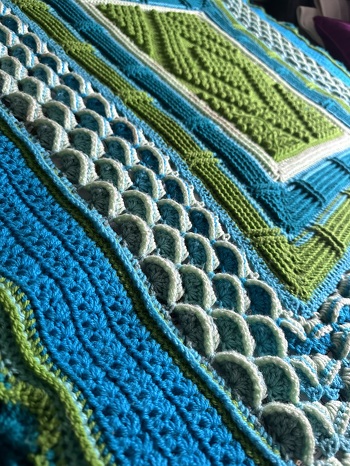 Great Pattern ❤️🥰#blanket #blues #greens #snuggleup #morbendesign
https://www.crazypatterns.net/en/items/76797/crochet-pattern-snuggle-up