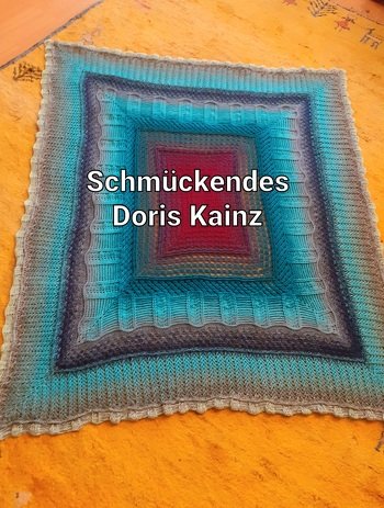 Eine ganz wunderbare Anleitung die Decke Traumland,sehr schöne Muster,meine erste rechteckig gehäkelte Decke.Es hat sehr Spaß gemacht!