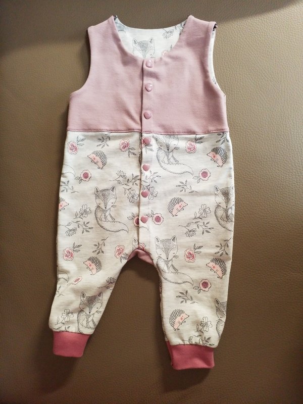 Schnitt und Anleitung für Baby-Strampler Größen 50-74