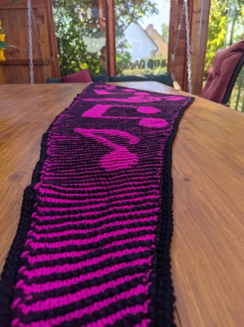 Tolle Anleitung und prima Hilfestellung bei Fragen! War mein erstes Tuch überhaupt & dann gleich in Schattenstricktechnik! Freue mich schon auf das nächste :)!