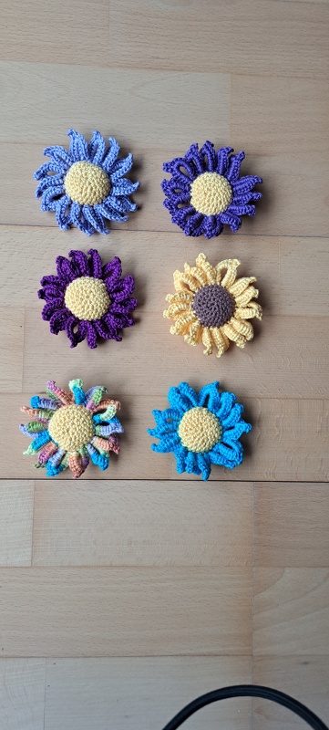Große Blume Dekohänger - sehr einfach und vielseitig aus Wollresten