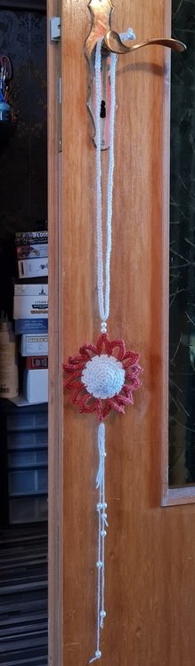 Hanging decoration large flower - simple from scraps of yarn