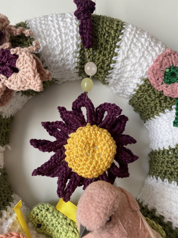 Hanging decoration large flower - simple from scraps of yarn