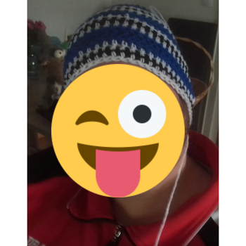 Etwas verlângert, damit die Mütze passt.