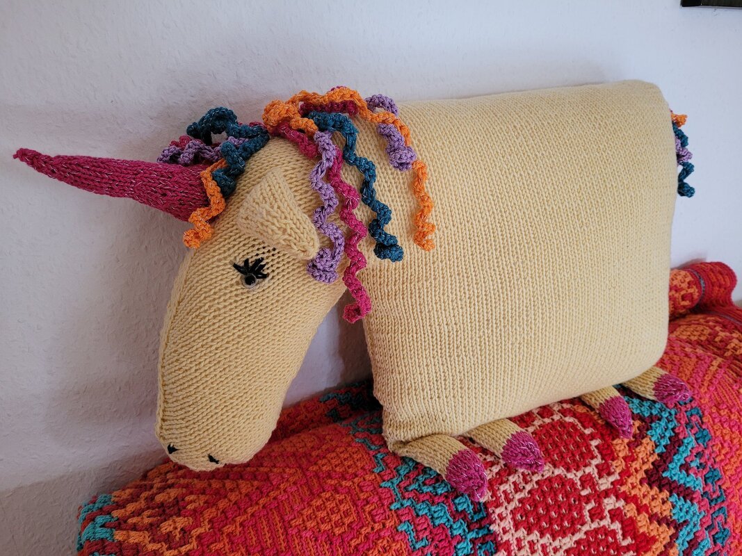 Strickanleitung Tierkissen Einhorn Lucy, größe 30x30 cm, Anfängerfreudlich