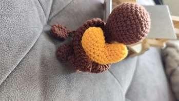 Habe mich vor kurzem angemeldet und hab dieses kleine niedliche Männchen gehäkelt, ist sehr gut beschrieben, ich Häkel seit ein halbes Jahr erst... Macht viel Spaß werde mir noch ein paar Sachen raus suchen...🥰