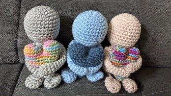 Vielen lieben Dank für die Anleitung. Sie ist verständlich geschrieben und macht viel Spaß nachzuhäkeln 😊