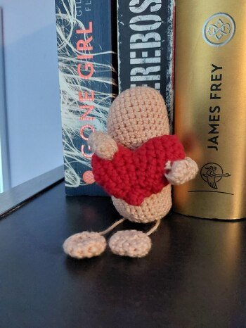 War meine erste gehäckelte Figur, hat aber nach der Anleitung super geklappt. ^.^