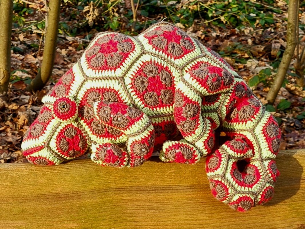 African Flowers Camila the Camaleon crochetpattern