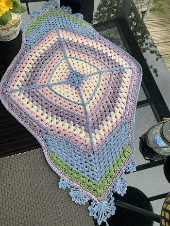 Sehr schnell fertig ,Verzierung nach meinem Geschmack gearbeitet.