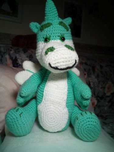 Kleiner Drache Fridolin Häkelanleitung | Kostenlos