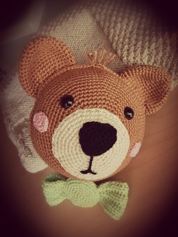 Es hat sehr viel Spaß gemacht die Spieluhr nachzuhäkeln 🙂
Hab nur die Augen etwas verändert!
Vielen Dank für die tolle Anleitung!!