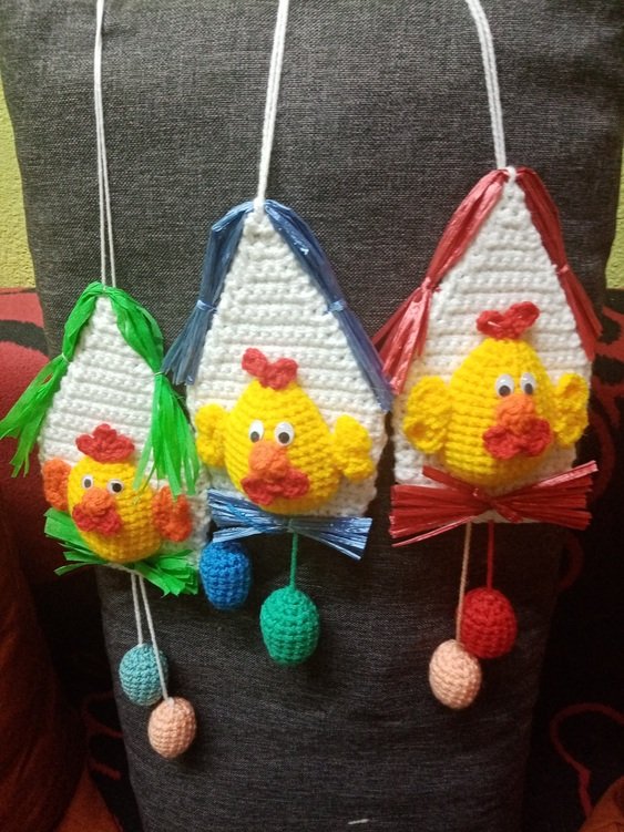 Deco hanger chicken house - simple from scraps of yarn