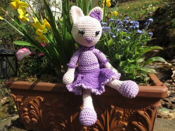 Sehr gut beschriebene Anleitung, Schritt für Schritt nachgehäkelt,
hat mir viel Freude bereitet, das Ergebnis kann sich sehen lassen.
Dankeschön :-)