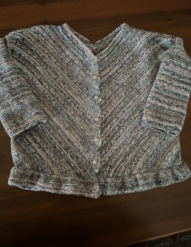 Schräg gestricktes Jäckchen "Lisa"