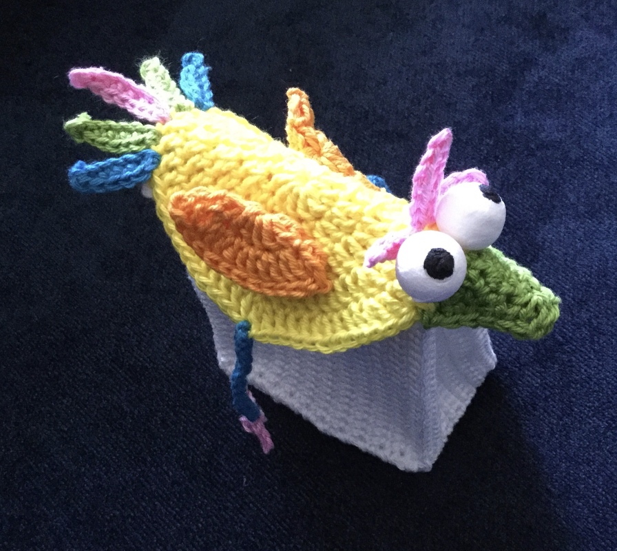 Gift bag Colorful bird - simply from scraps of yarn