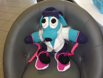 Schaut er nicht ganz lieb aus? Ich habe mich sofort in ihn verliebt als ich die Anleitung sah. Das Nacharbeiten war vorprogrammiert. Danke für so einen süßen Hasen.