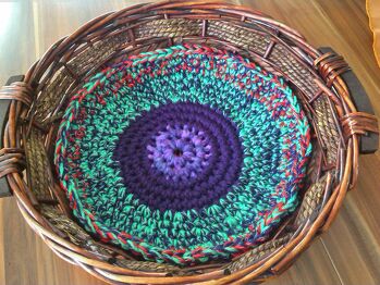 Hallo,
super Idee mit dem rudem Korb. Ich habe nur ein paar Reihen
mehr gehäkelt, damit es in meinen Korb passt.
Danke, ist eine super Idee. ;o)