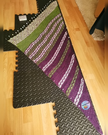 Sehr gut beschriebene Anleitung. Das Stricken macht Spaß und geht recht flott 😃.